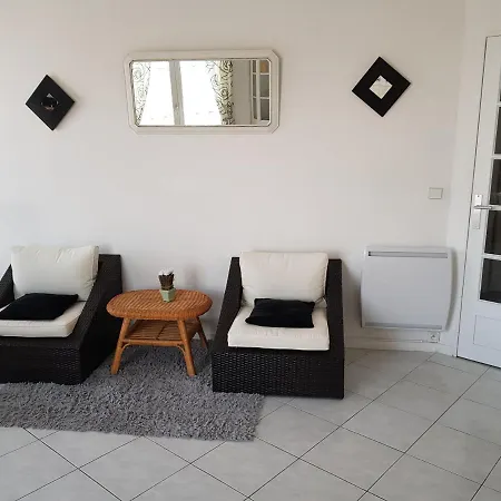 Les Fontaines Saint Leonard アパート オンフルール