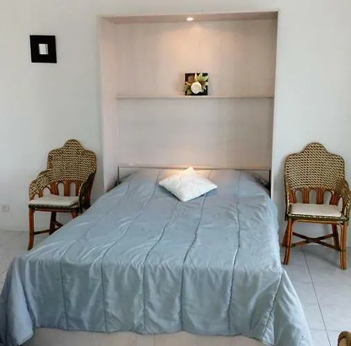 Les Fontaines Saint Leonard Apartment *