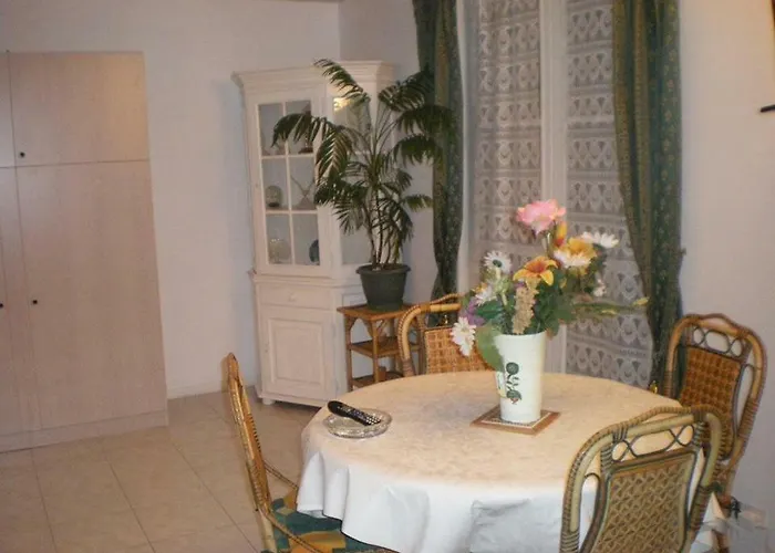 Les Fontaines Saint Leonard Apartment *
